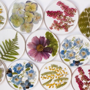 Handmade Floral Resin Coaster: Pressed Botanical Design