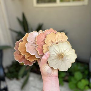 Neutral pink and gold flower coasters, handmade epoxy resin coasters with a soft pink color palette, personalized gift for home